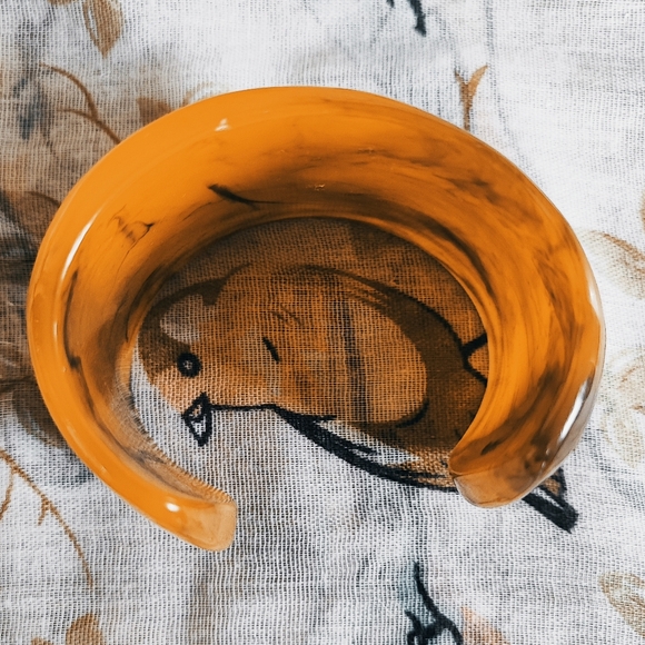 Wide Caramel Amber Swirled Dark Butterscotch Lucite Cuff Bangle Bracelet Vintage - Picture 9 of 11
